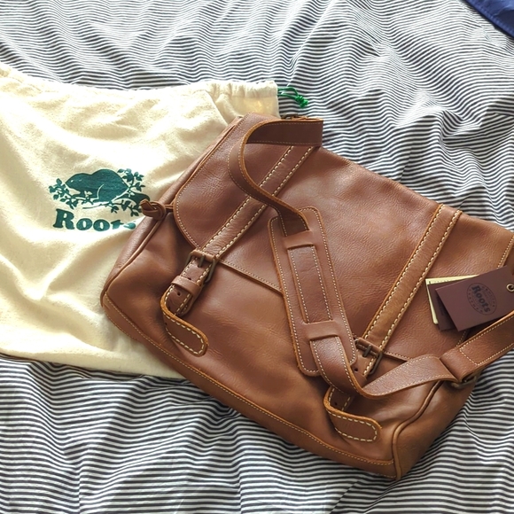 Roots Genuine Leather Messenger Bag - Picture 1 of 13